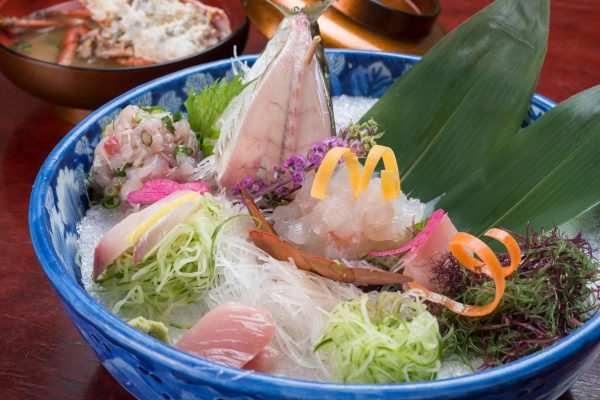 【夕食一例（鶴上コース）】ここでしか味わえない美味極まる料理の数々をお愉しみください。