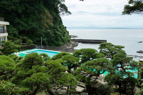 【夏限定】正面に富士山を眺めながらプールを満喫下さい(天候によって富士山が見えない場合もあります)