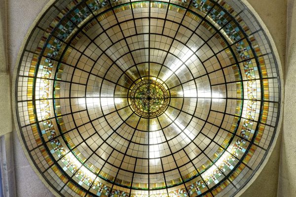 【岩本楼ローマ風呂】聖堂を思わせる光のドームは、まるで天井の世界に包み込まれるよう。