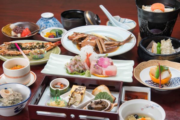 【夕食一例（鶴コース）】毎日頑張っているご褒美に♪トロリと濃厚な至福の一皿をお愉しみください。