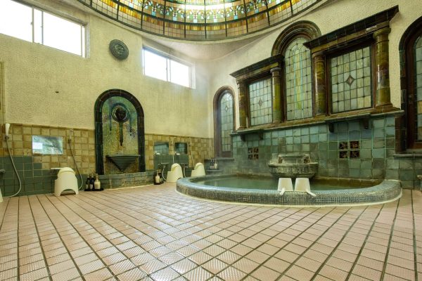 【岩本楼ローマ風呂】国登録有形文化財に登録され、歴史的価値も高く認められています。